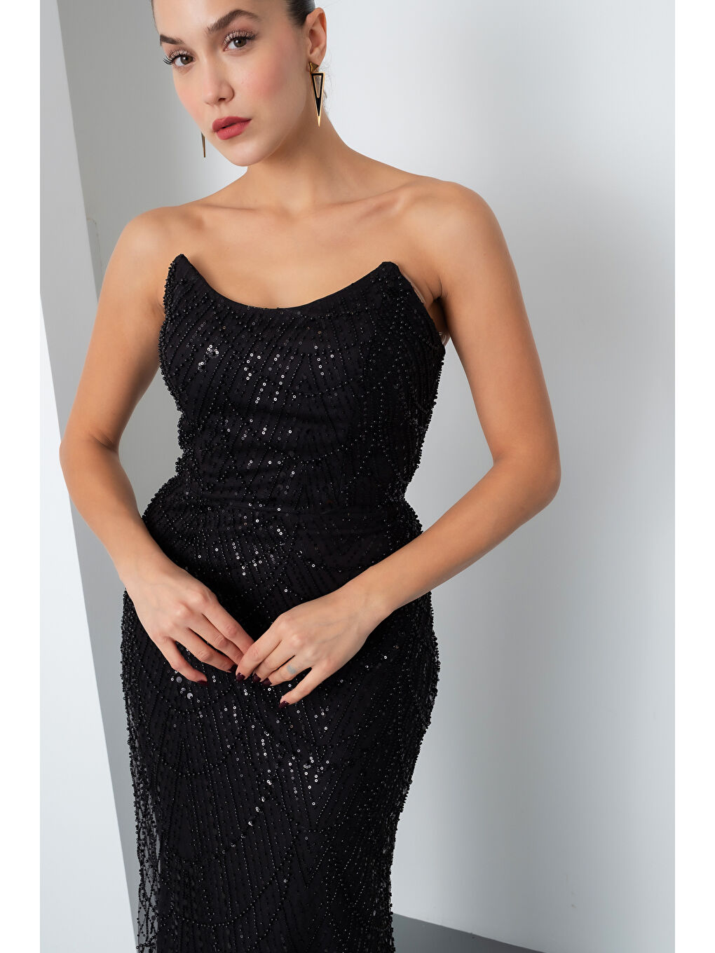 Kadın Siyah Straplez Boncuklu Uzun Balık Abiye Elbise-4