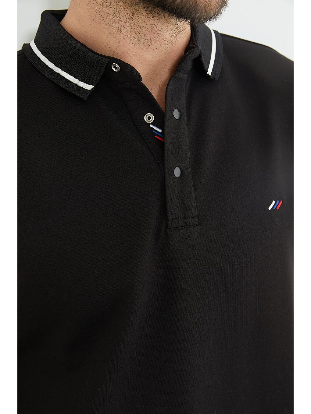 Siyah Nakışlı Yarım Çıtçıtlı Polo Yaka Tişört-4