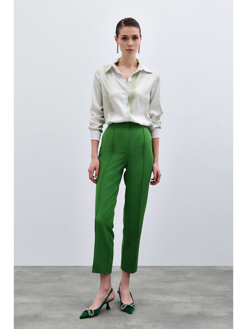 Nervür Detaylı Klasik Pantolon - Yeşil-1