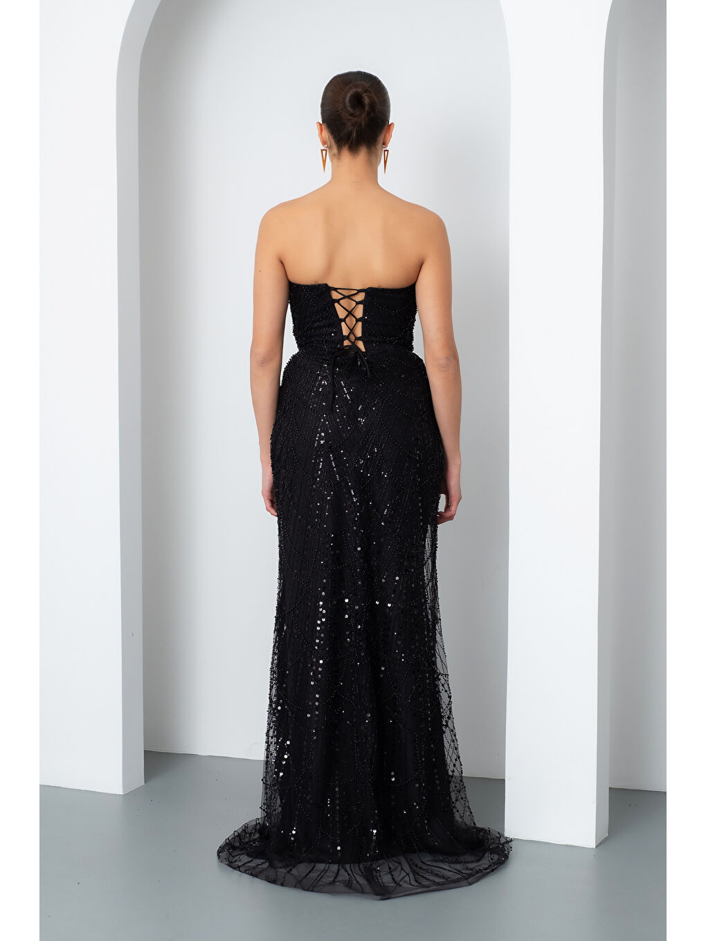 Kadın Siyah Straplez Boncuklu Uzun Balık Abiye Elbise-5