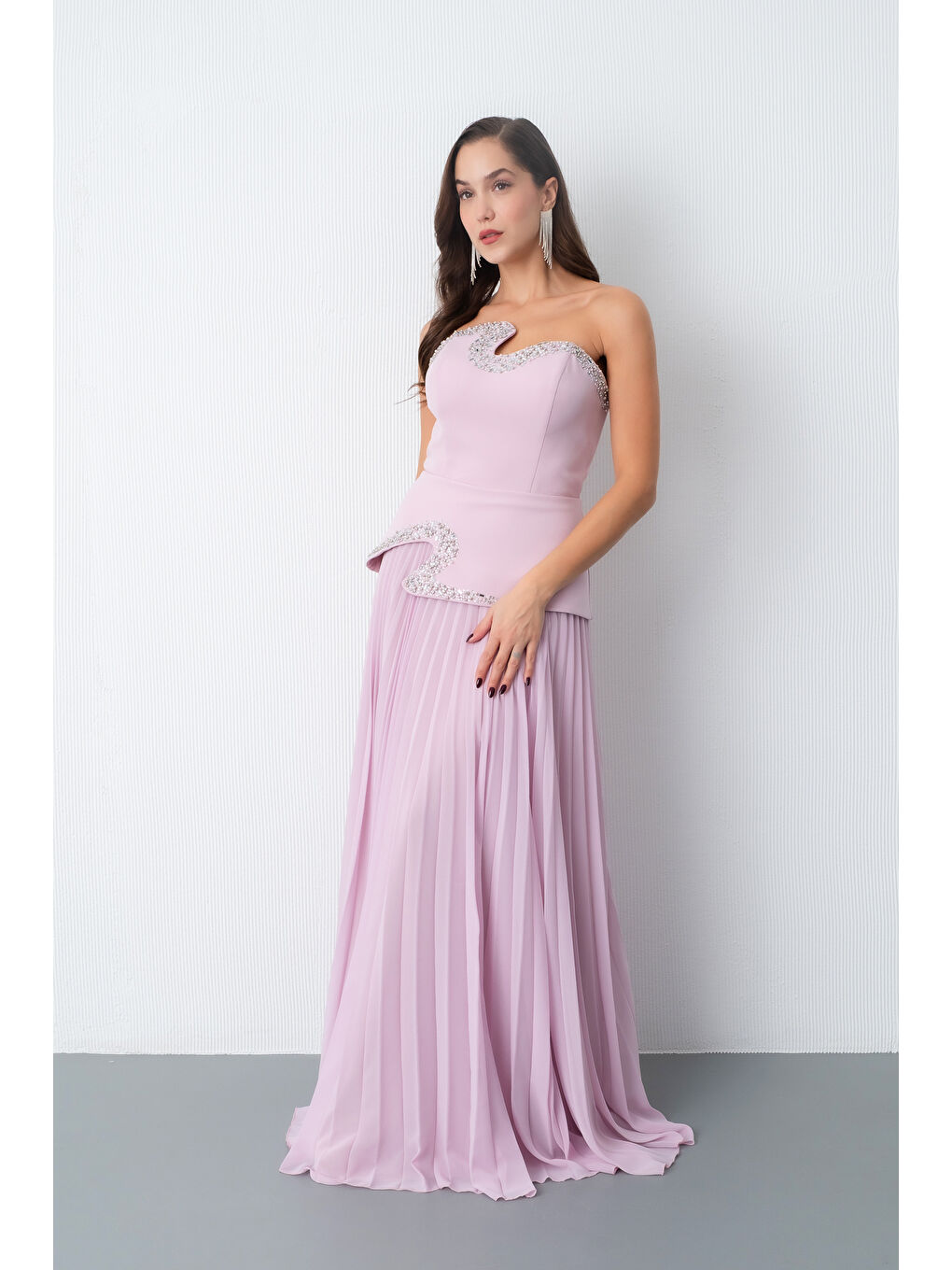 Pembe Kadın Pudra Straplez Yaka Taşlı Piliseli Uzun Abiye Elbise-1