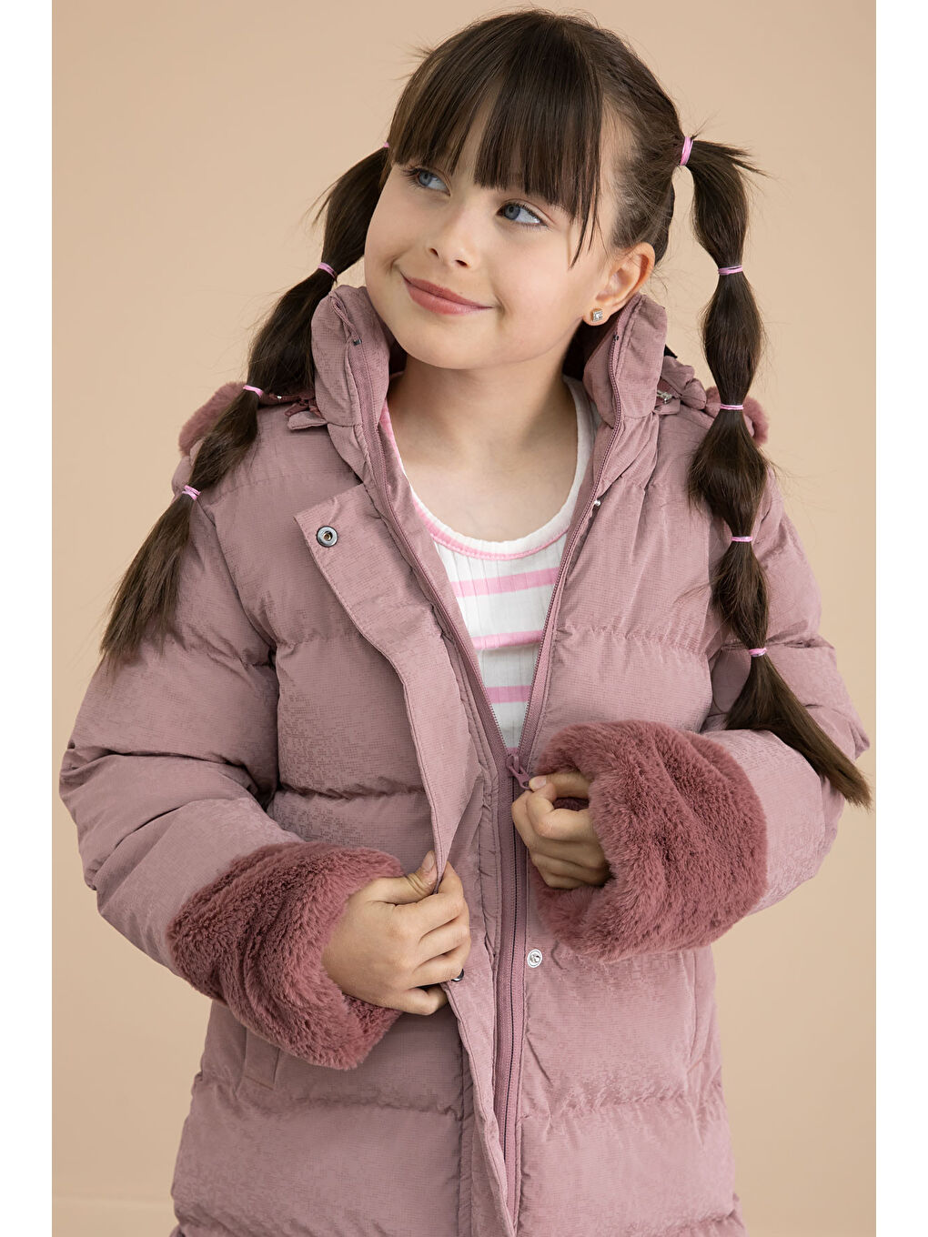 Pembe Kolu Kürk Detaylı İçi Yünlü Kız Çocuk Kapüşonlu Şişme Mont 21329-3