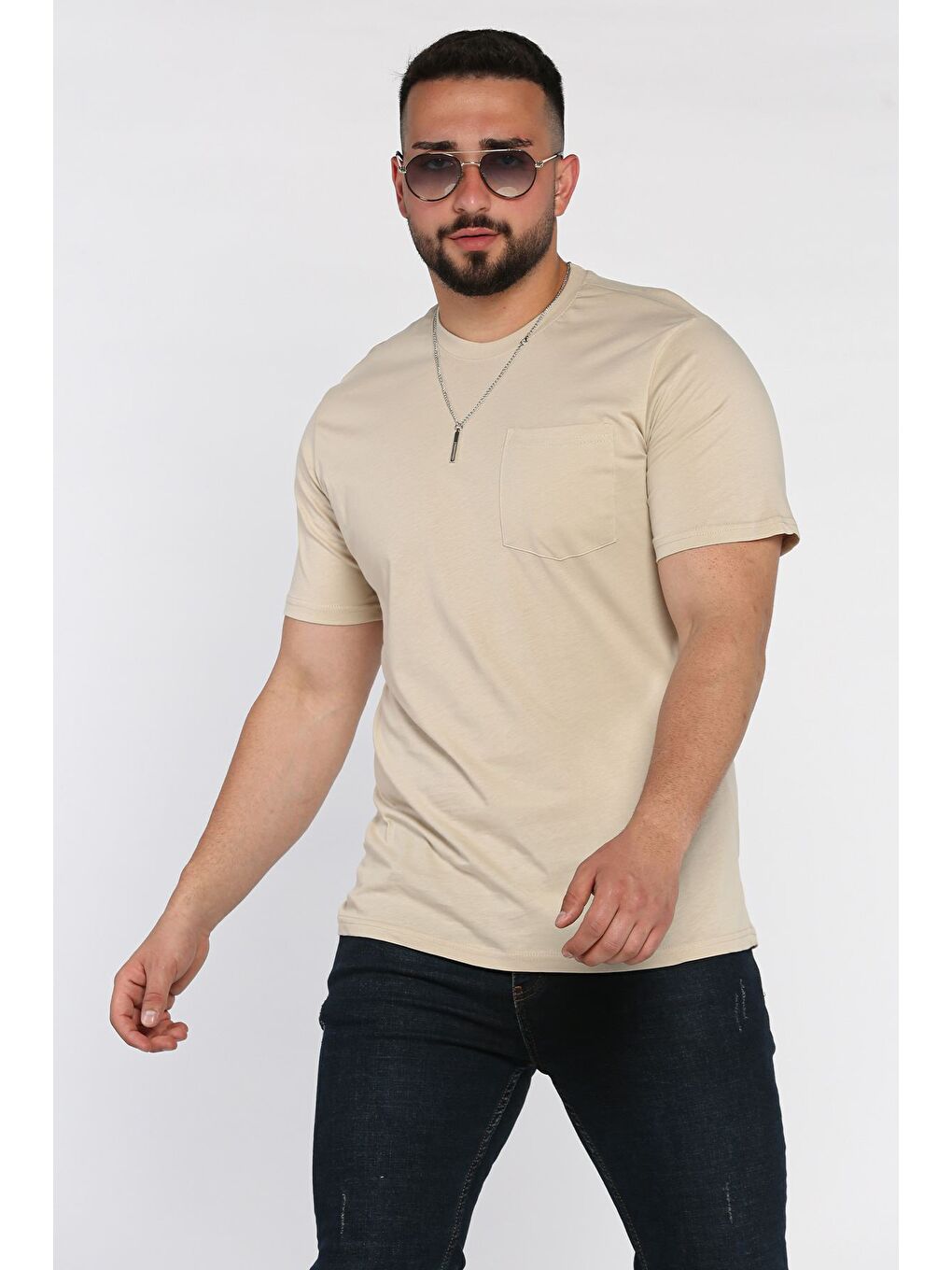 Bej Aksesuarlı Cepli Erkek Tişört-1