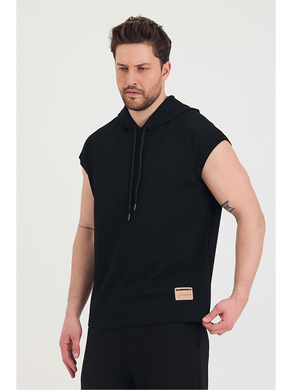 Siyah Kapüşonlu Sıfır Kol Oversize Salaş Unisex Tişört