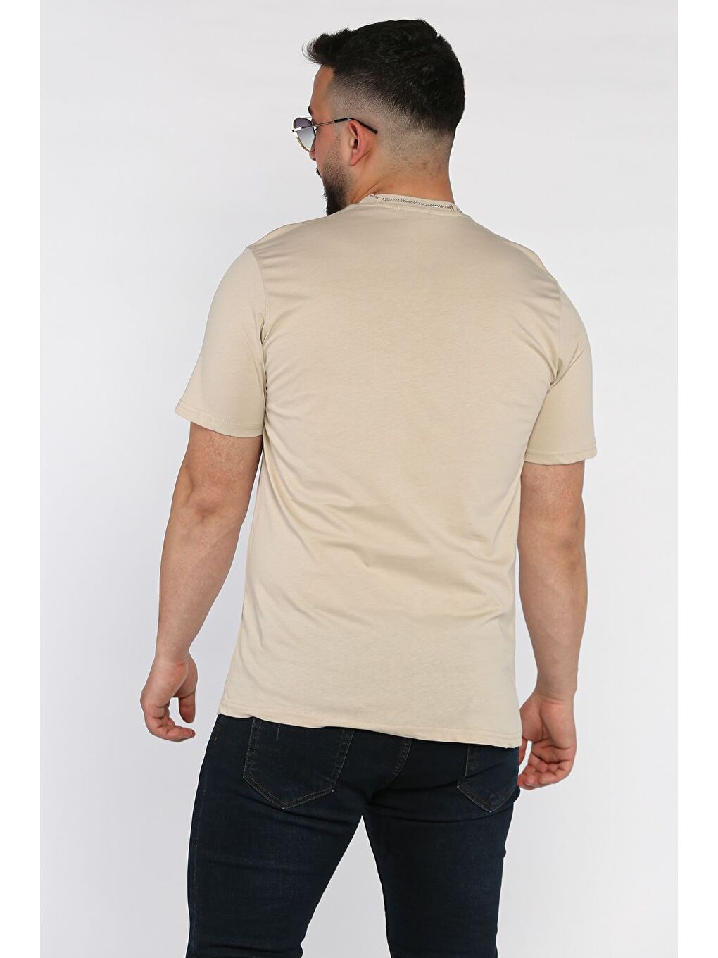 Bej Aksesuarlı Cepli Erkek Tişört-2