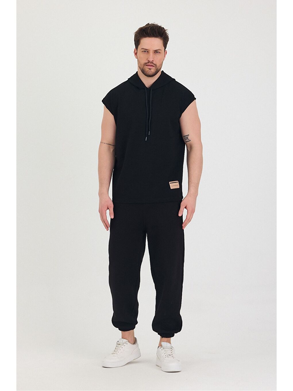 Siyah Kapüşonlu Sıfır Kol Oversize Salaş Unisex Tişört-2