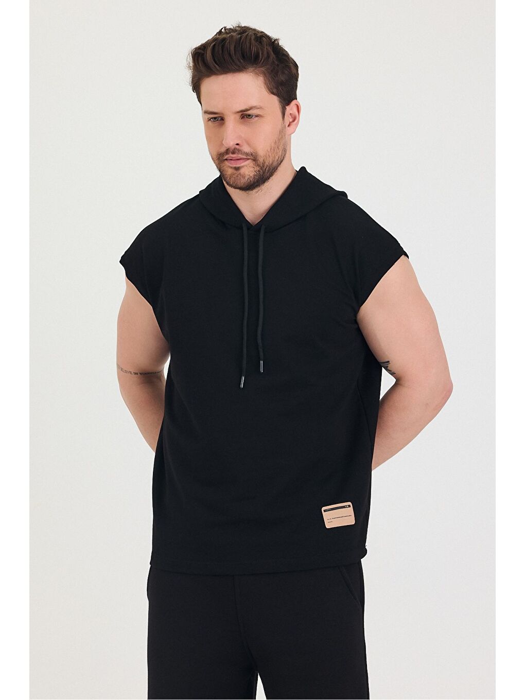 Siyah Kapüşonlu Sıfır Kol Oversize Salaş Unisex Tişört-7