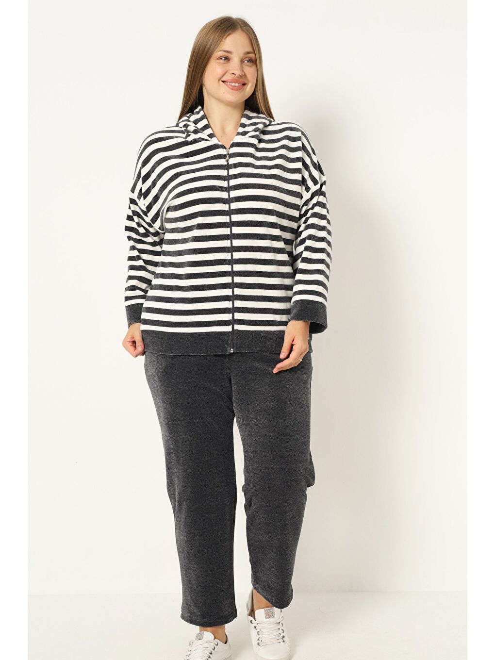 Beyaz Kadın Büyük Beden Çizgili Fermuarlı Kapüşonlu Cepli Uzun Kollu Pamuklu Kadife Alt-Üst Eşofman Takım-1