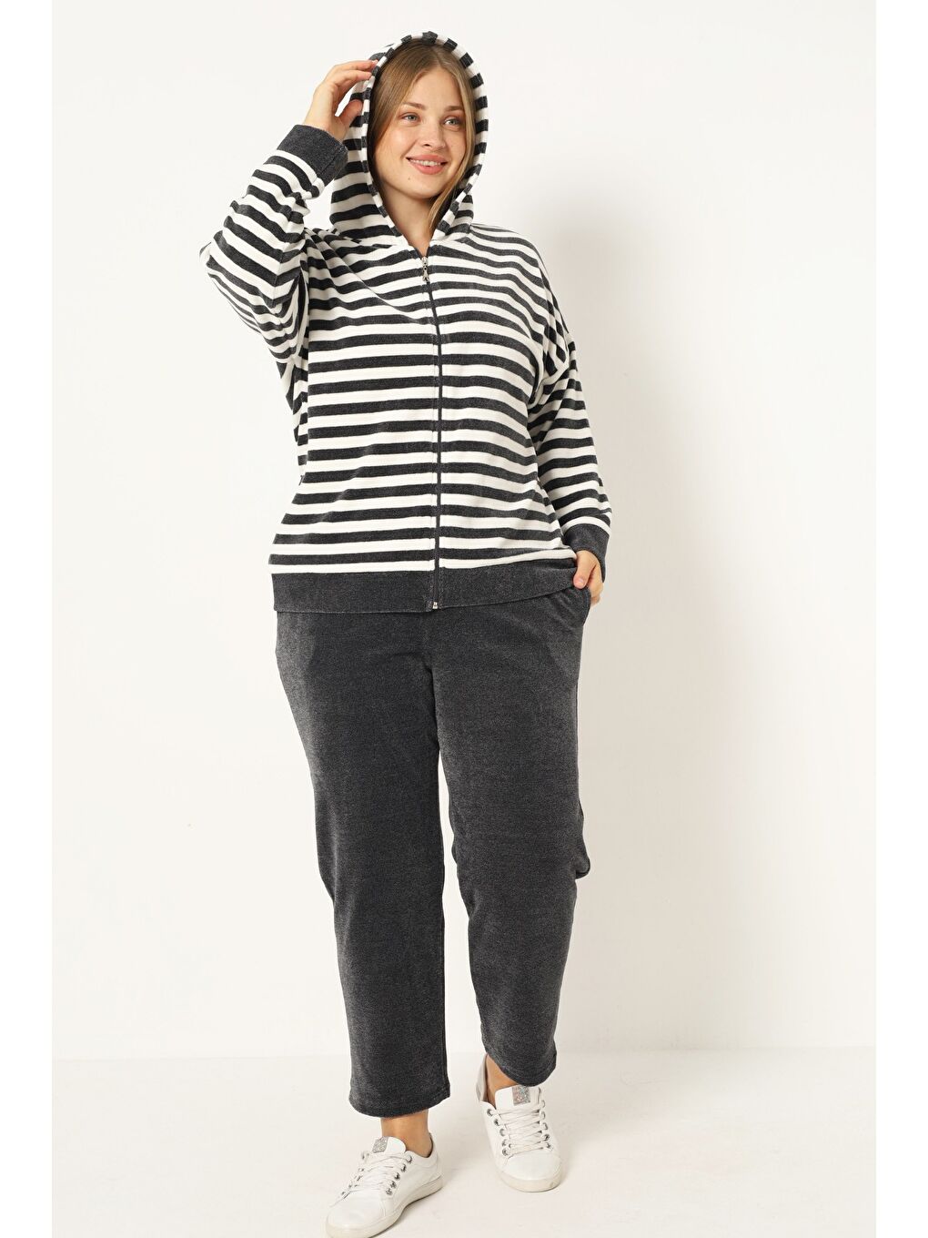 Beyaz Kadın Büyük Beden Çizgili Fermuarlı Kapüşonlu Cepli Uzun Kollu Pamuklu Kadife Alt-Üst Eşofman Takım-2