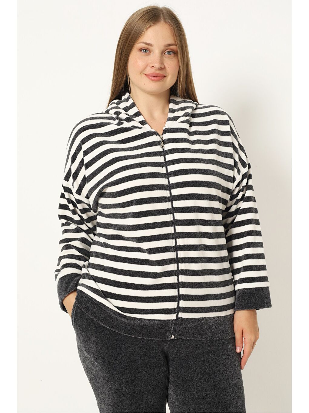 Beyaz Kadın Büyük Beden Çizgili Fermuarlı Kapüşonlu Cepli Uzun Kollu Pamuklu Kadife Alt-Üst Eşofman Takım-3