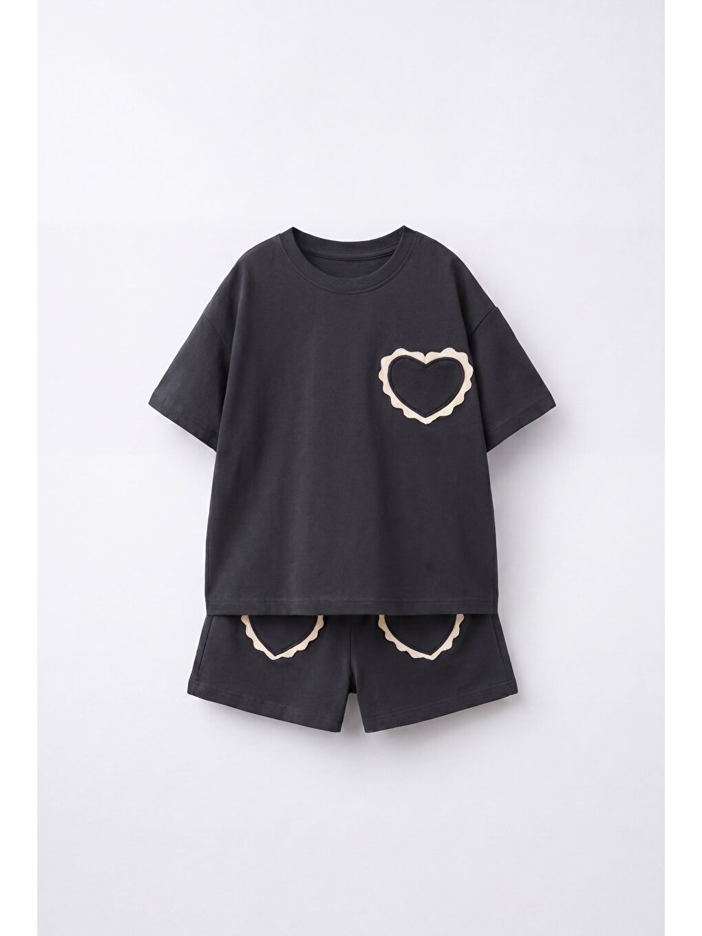 Kız Çocuk Pamuklu Siyah Kalp Cepli T-Shirt Şort Takım