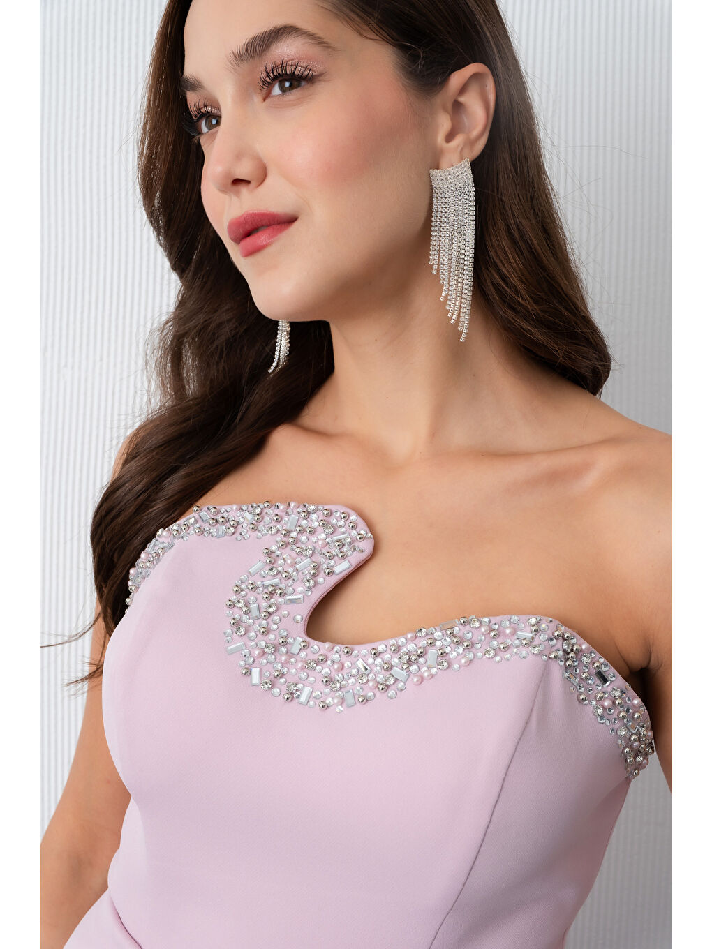 Pembe Kadın Pudra Straplez Yaka Taşlı Piliseli Uzun Abiye Elbise-3