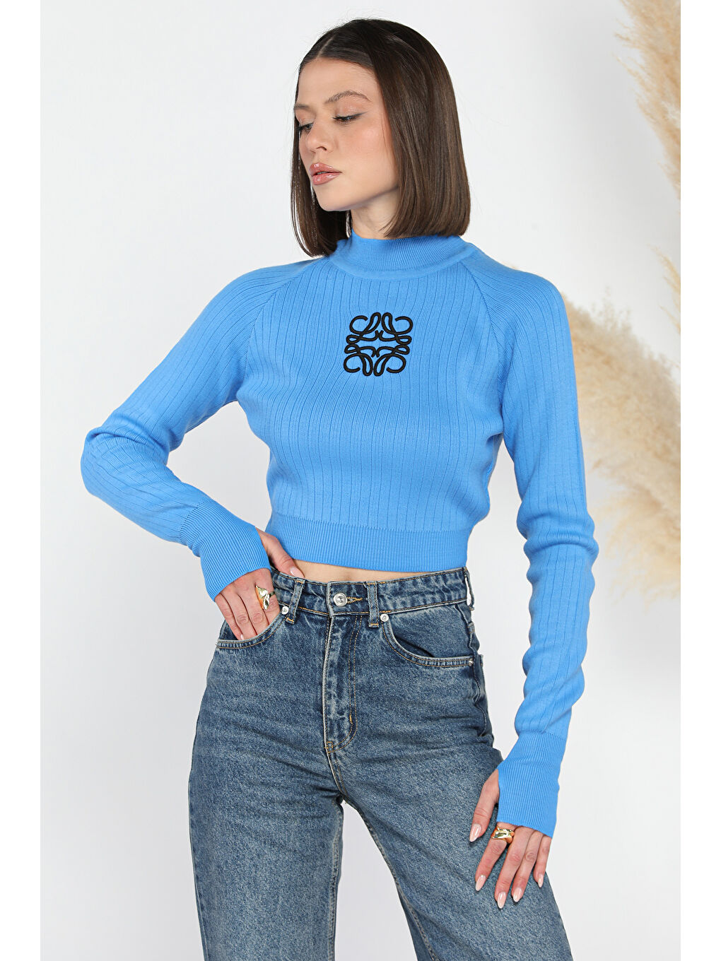 Gülseli Mavi Ön Nakışlı Crop Top Triko Bluz - 1