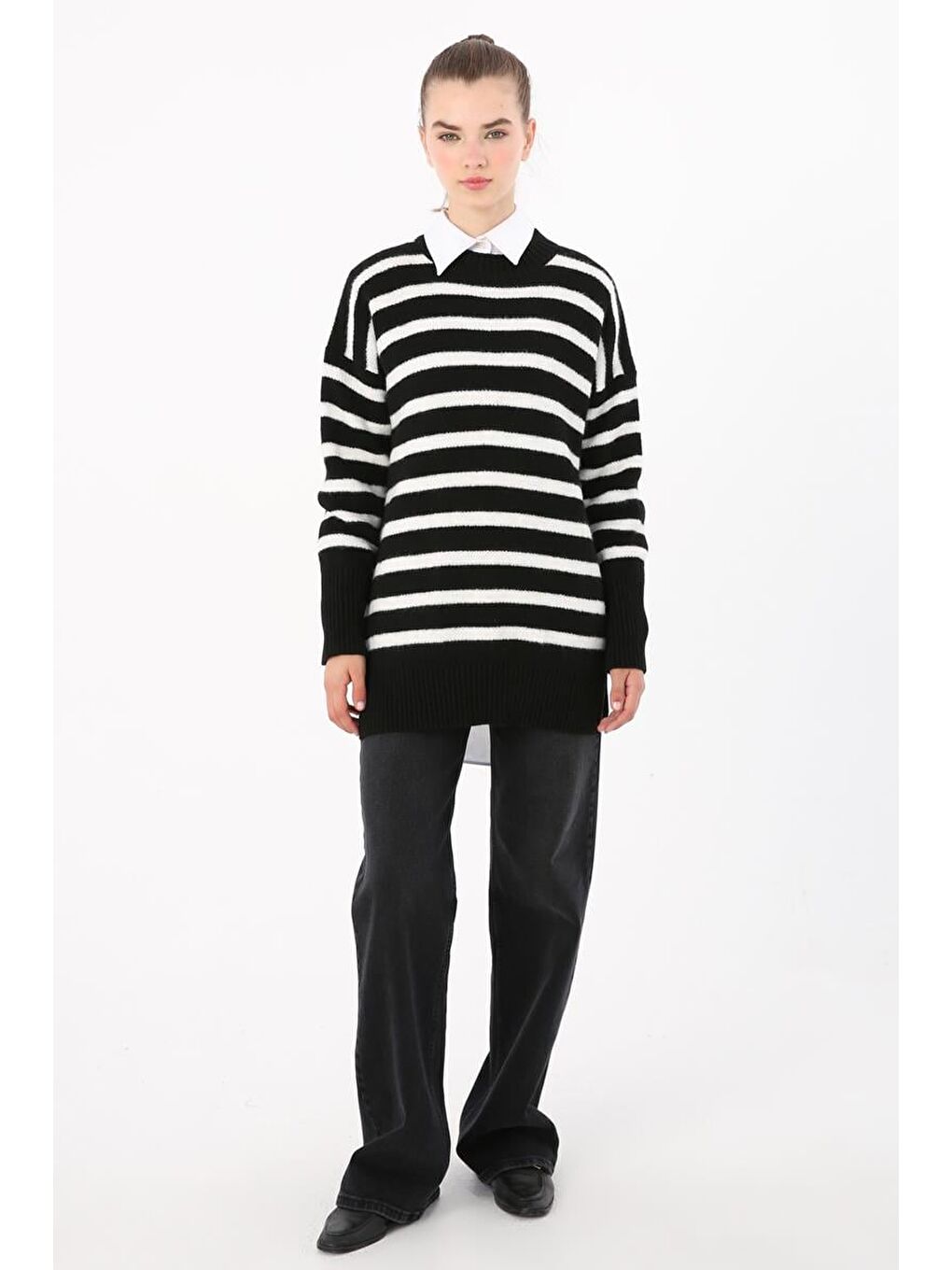 Siyah-Beyaz-Çizgili Dik Yaka Triko Kazak-1