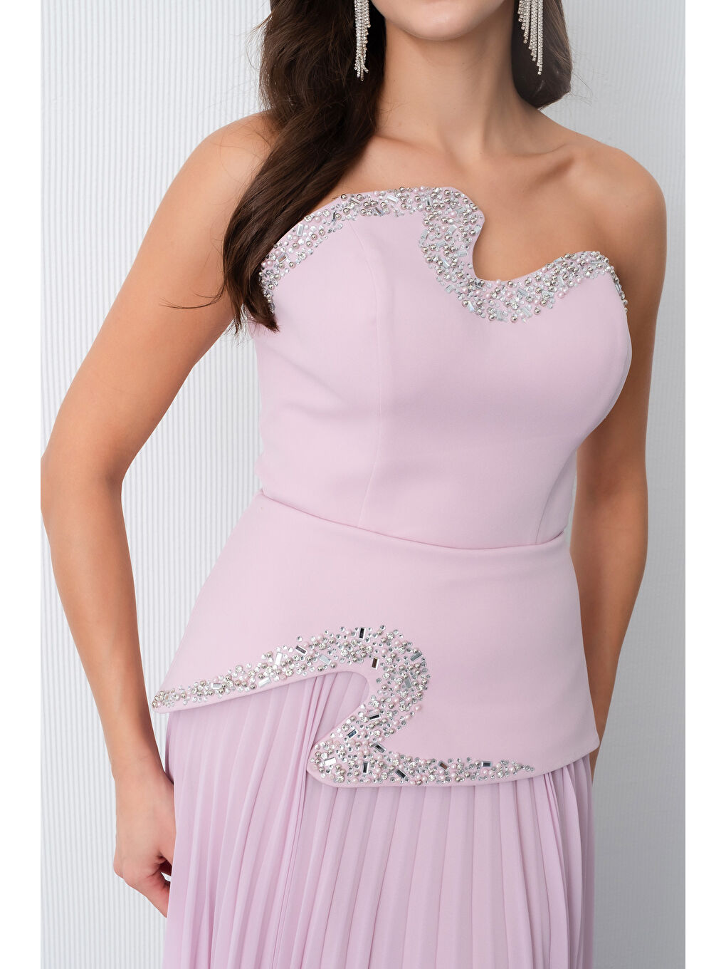 Pembe Kadın Pudra Straplez Yaka Taşlı Piliseli Uzun Abiye Elbise-4