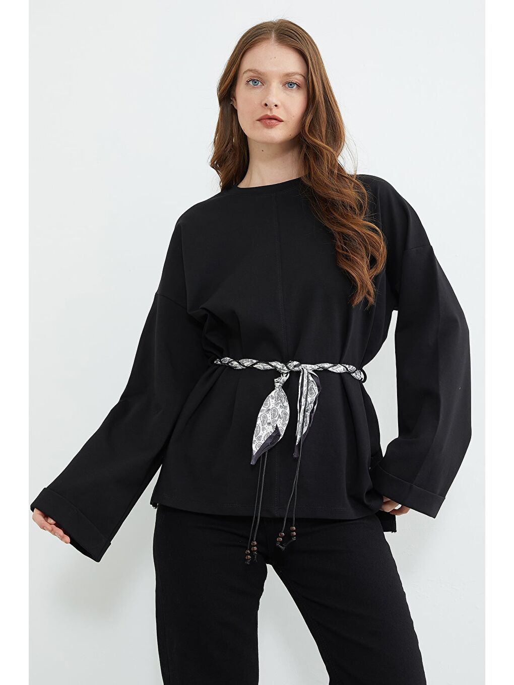 Siyah Kemerli Yırtmaçlı Geniş Kol Tunik