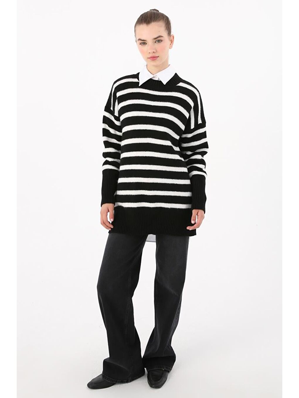 Siyah-Beyaz-Çizgili Dik Yaka Triko Kazak-4