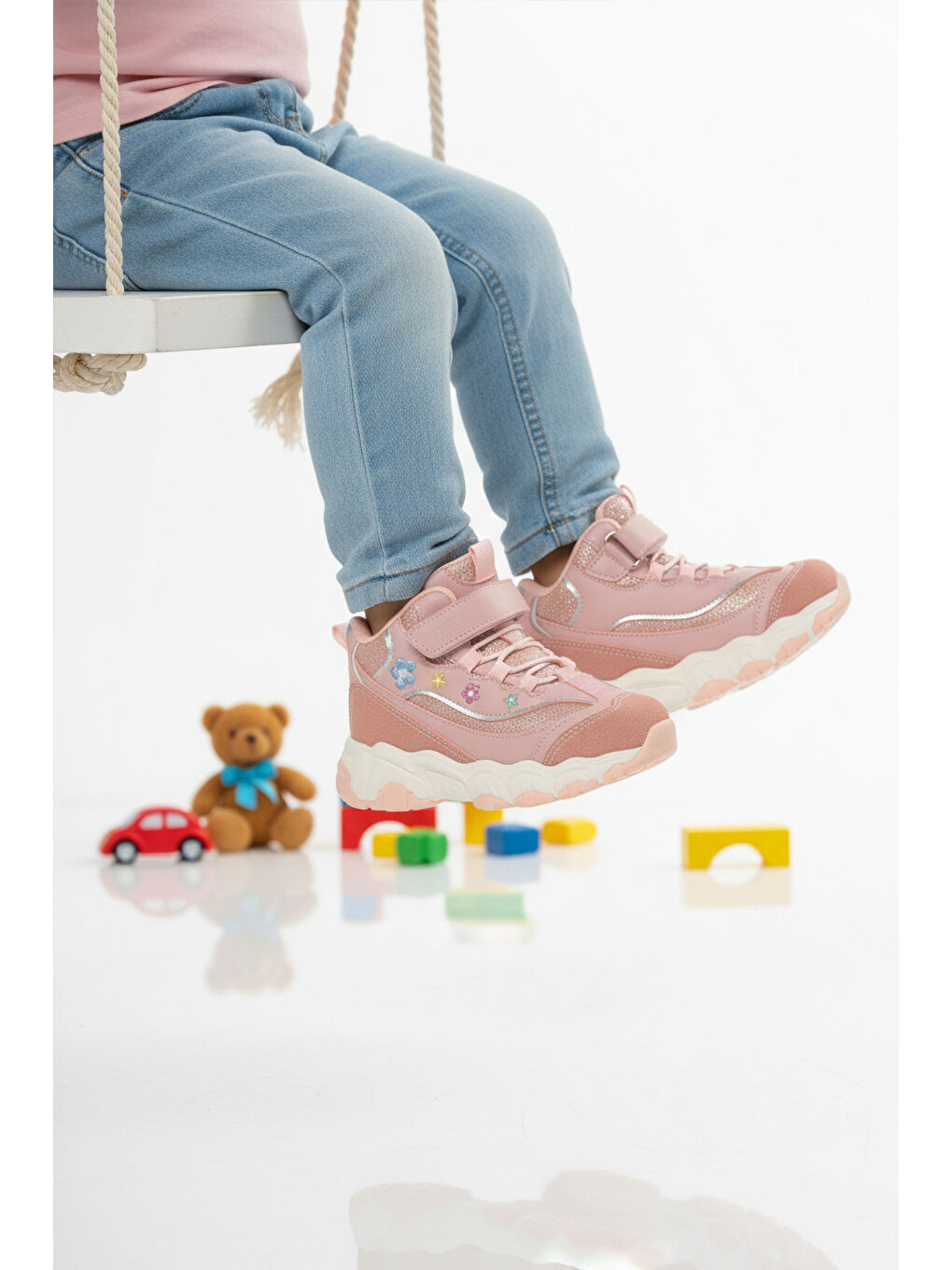 Pembe Pudra Cırtlı Desenli Kaymaz Taban Kız Çocuk Spor Ayakkabı Bella Uzun P