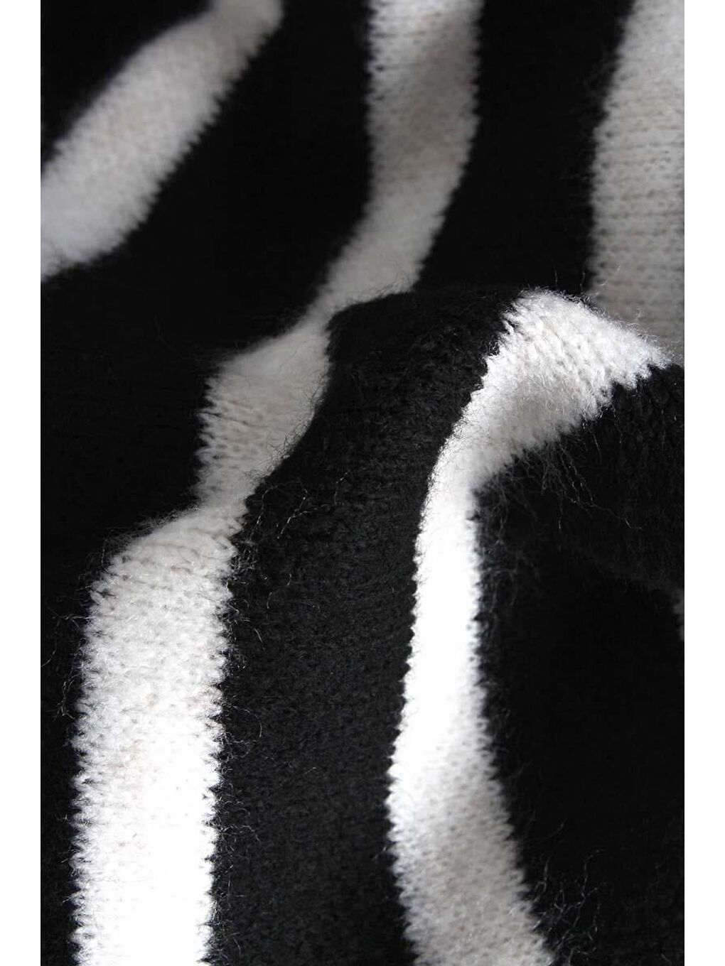 Siyah-Beyaz-Çizgili Dik Yaka Triko Kazak-7