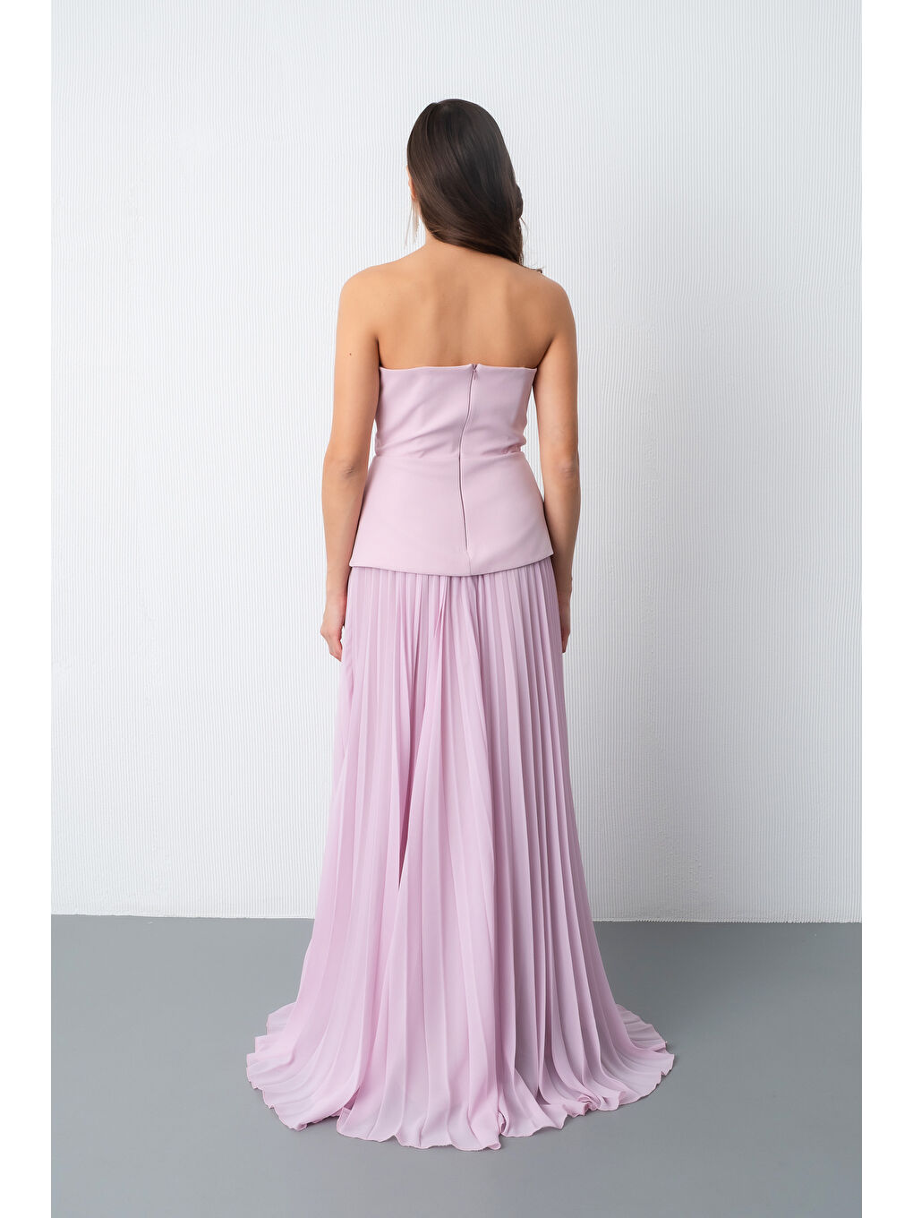 Pembe Kadın Pudra Straplez Yaka Taşlı Piliseli Uzun Abiye Elbise-5