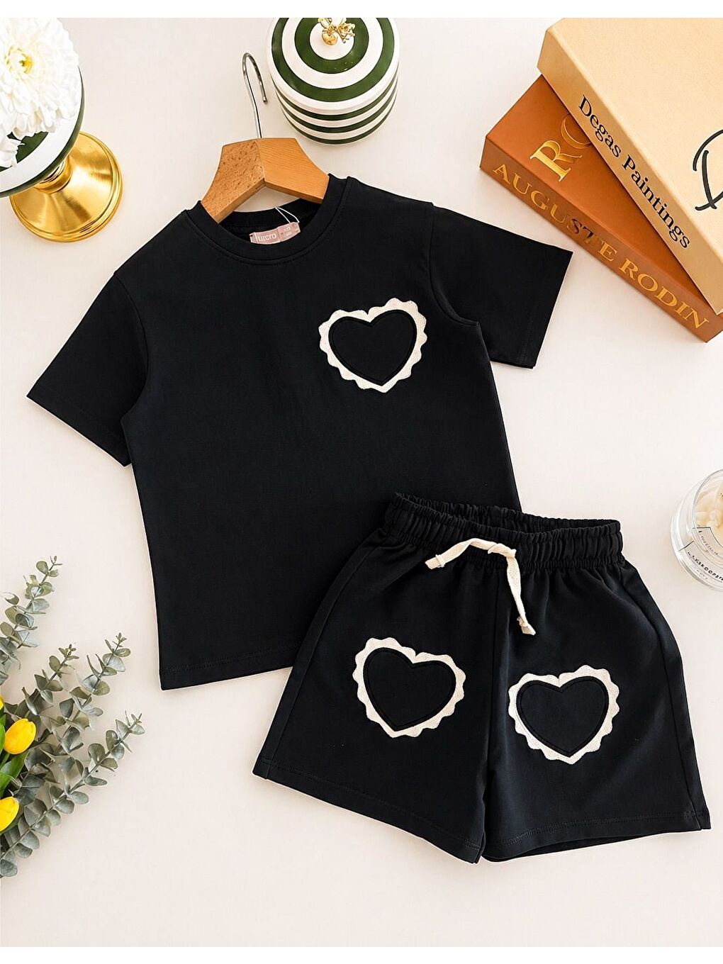 Kız Çocuk Pamuklu Siyah Kalp Cepli T-Shirt Şort Takım-1