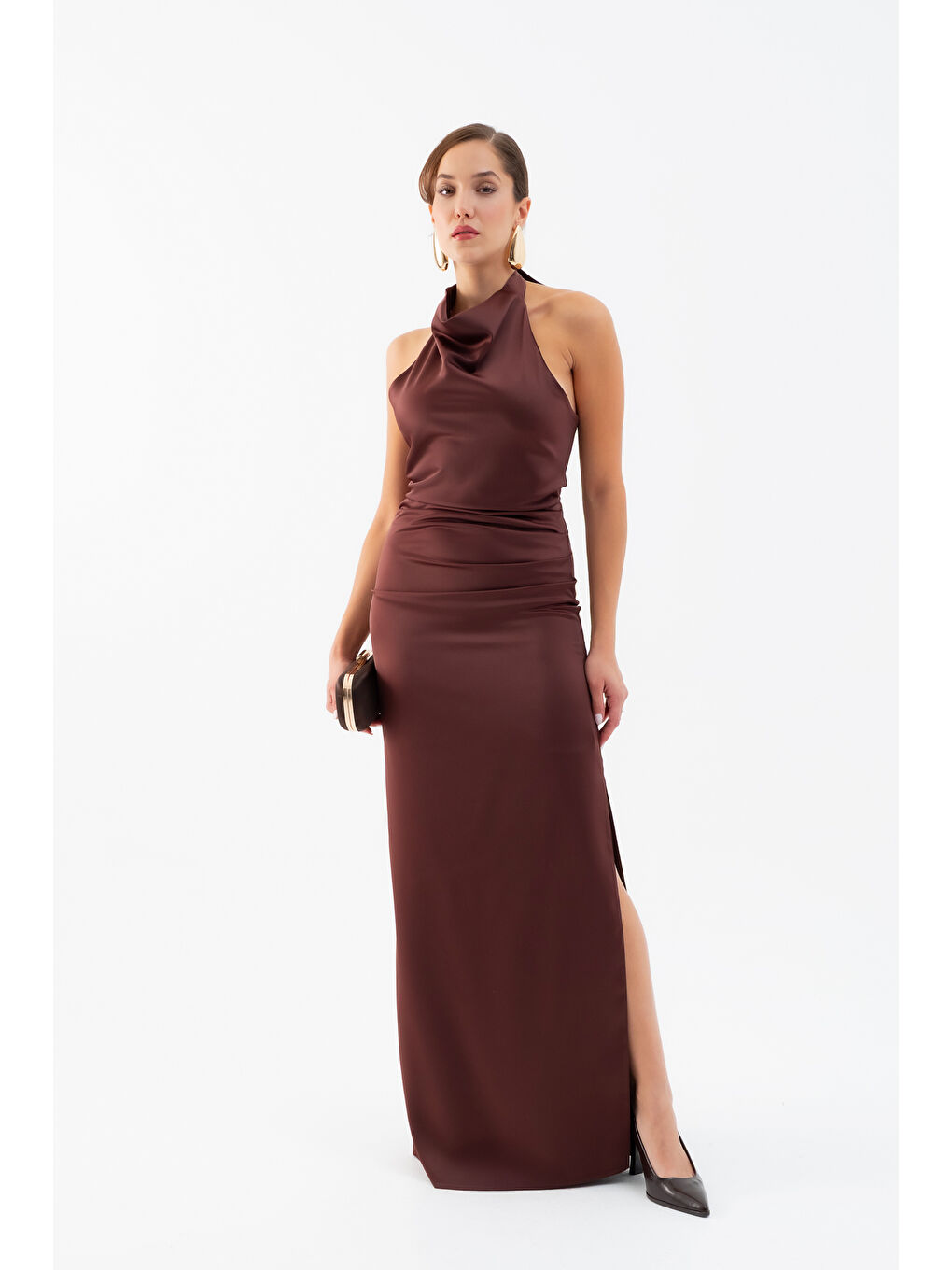 Kadın Kahverengi Sırt Dekolteli Uzun Saten Abiye Elbise-1