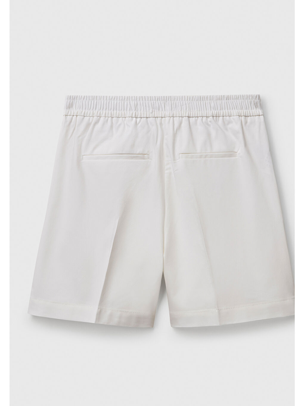 Kadın Beyaz Streç Pamuklu Arka Beli Lastikli Straight Fit Bermuda Şort-3