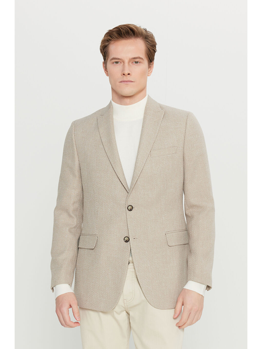 Erkek Bej  Dar Kesim Kırlangıç Yaka Kapak Cepli Armürlü Blazer Ceket