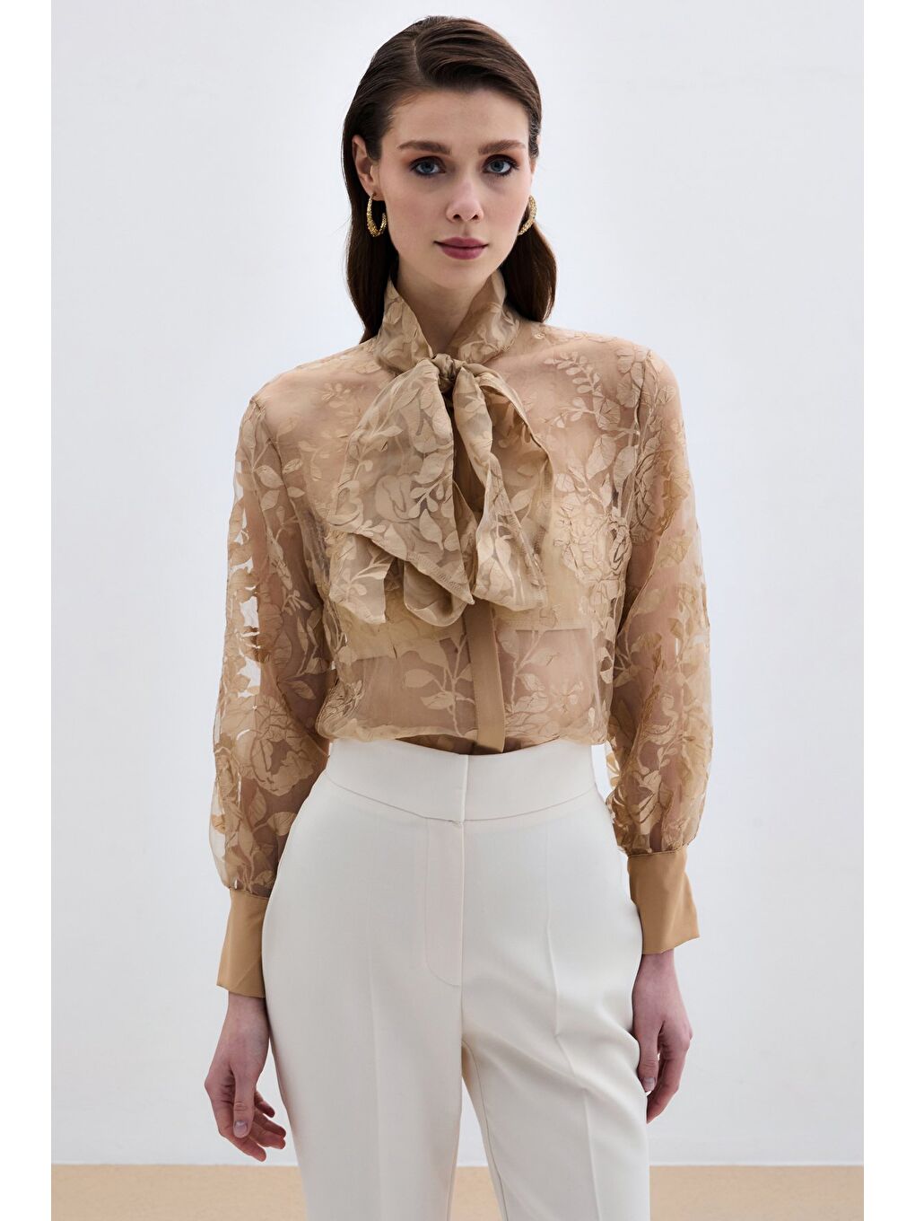 Fularlı Çiçek Desenli Gömlek - Bej