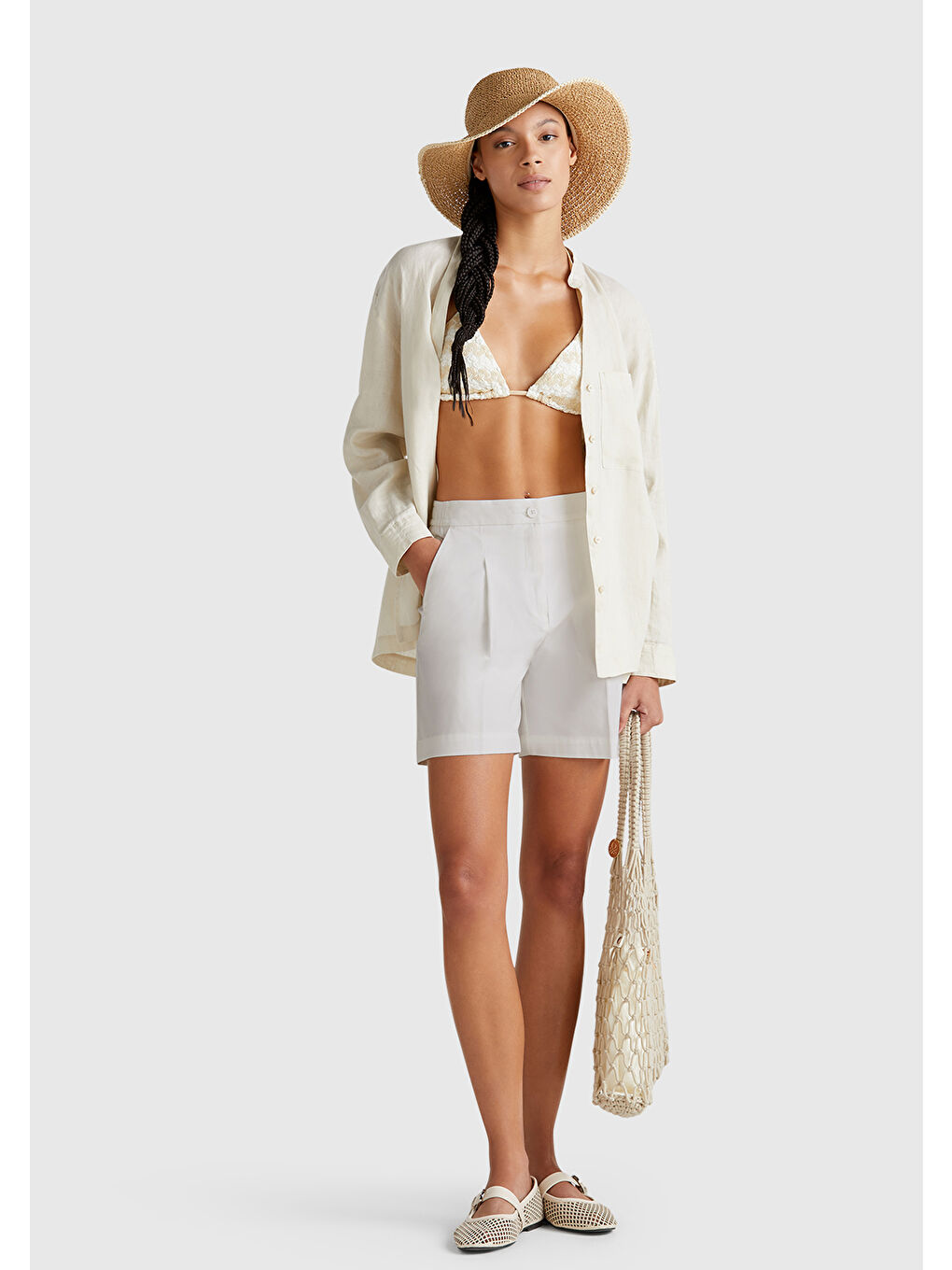 Kadın Beyaz Streç Pamuklu Arka Beli Lastikli Straight Fit Bermuda Şort-4