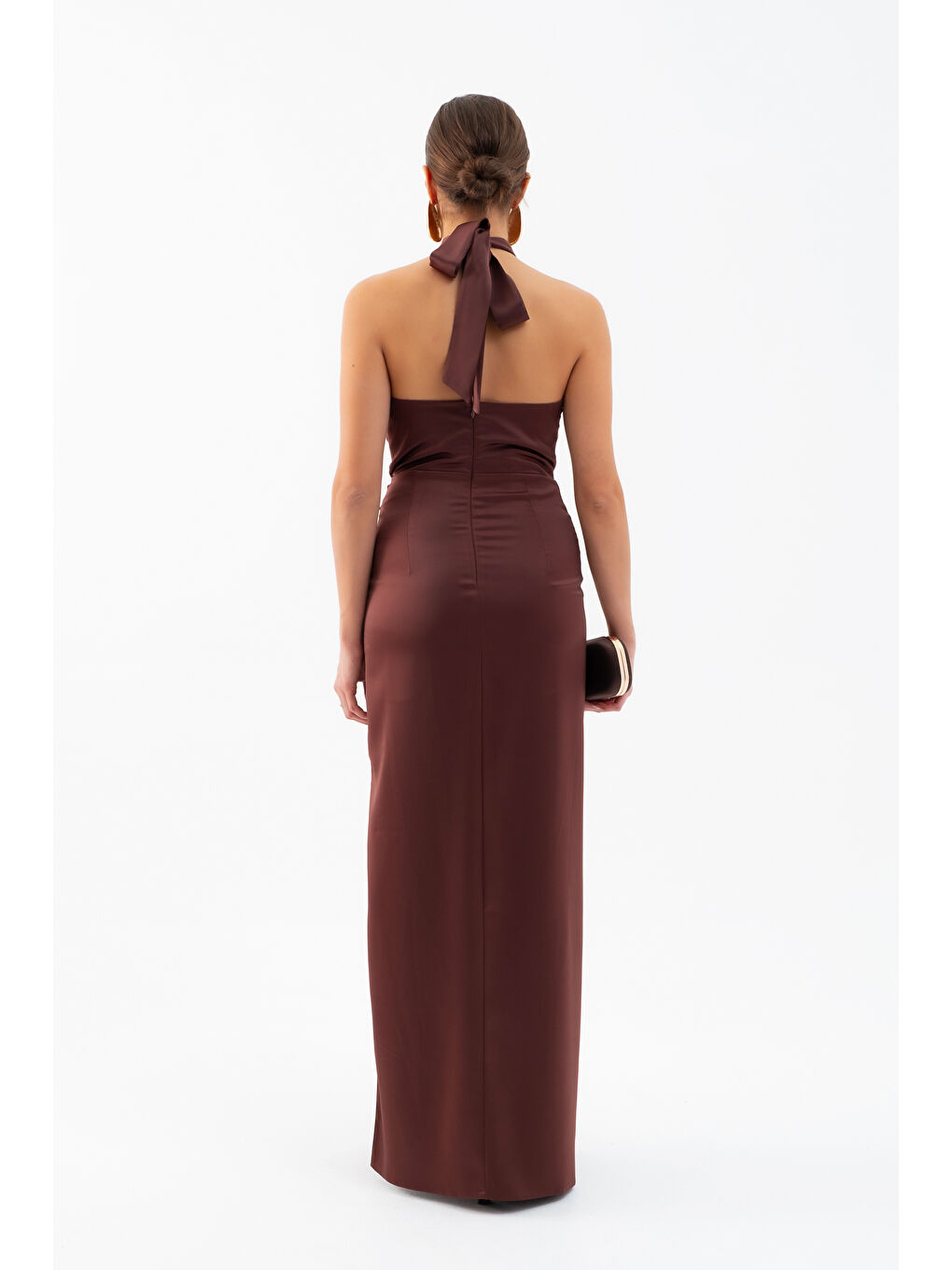 Kadın Kahverengi Sırt Dekolteli Uzun Saten Abiye Elbise-5