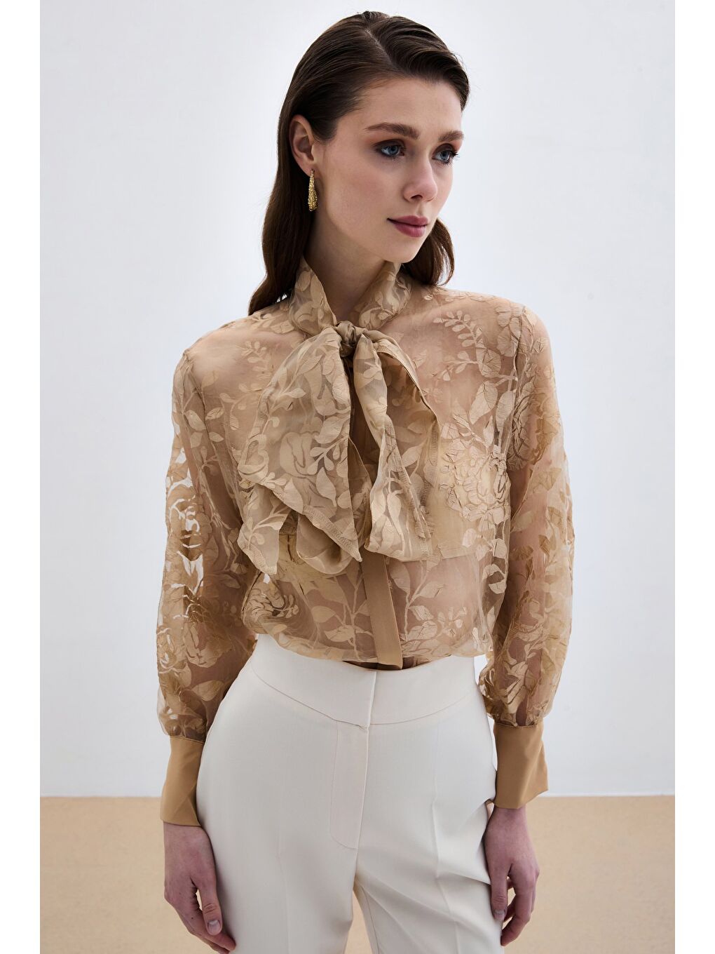Fularlı Çiçek Desenli Gömlek - Bej-3