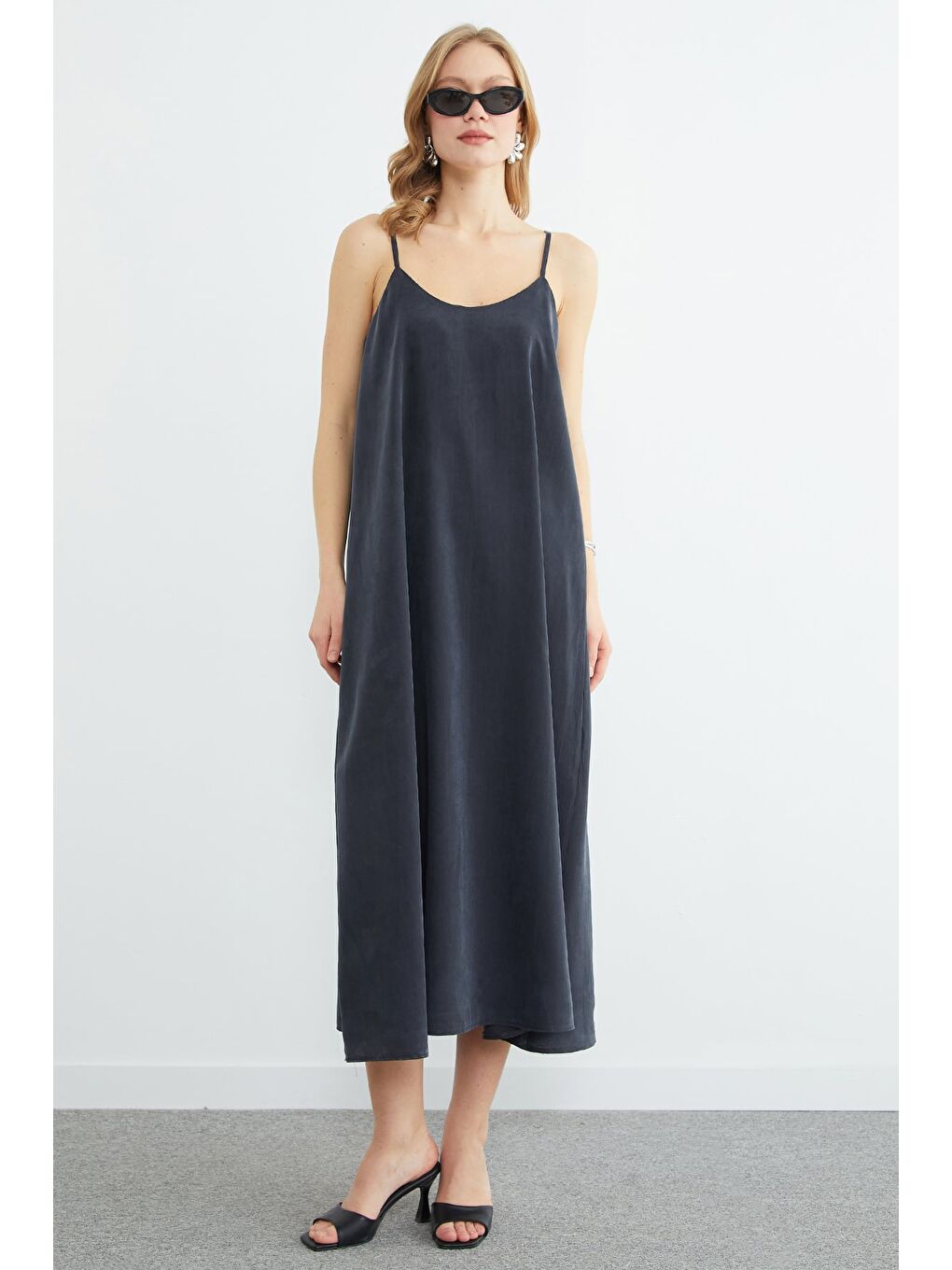 Gri Basic İp Askılı Maxi Boy Elbise-2