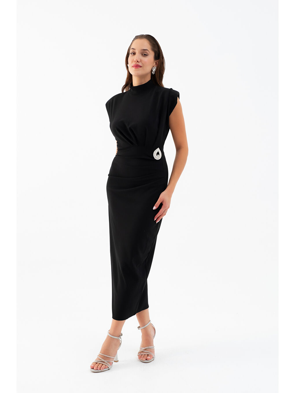 Kadın Siyah Aksesuar Detay Vatkalı Midi Elbise-1
