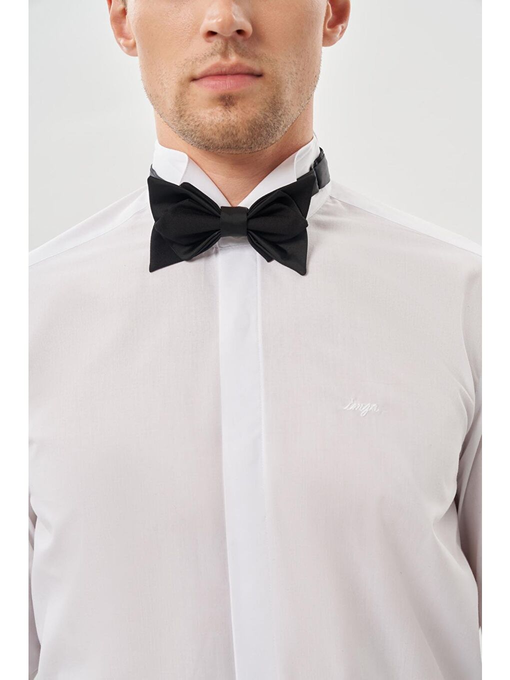 Beyaz Uzun Kol Düz Bez Ayağı Ata Yaka Cepsiz Pamuklu Basic Slim Fit Gömlek 1004250060_600-2