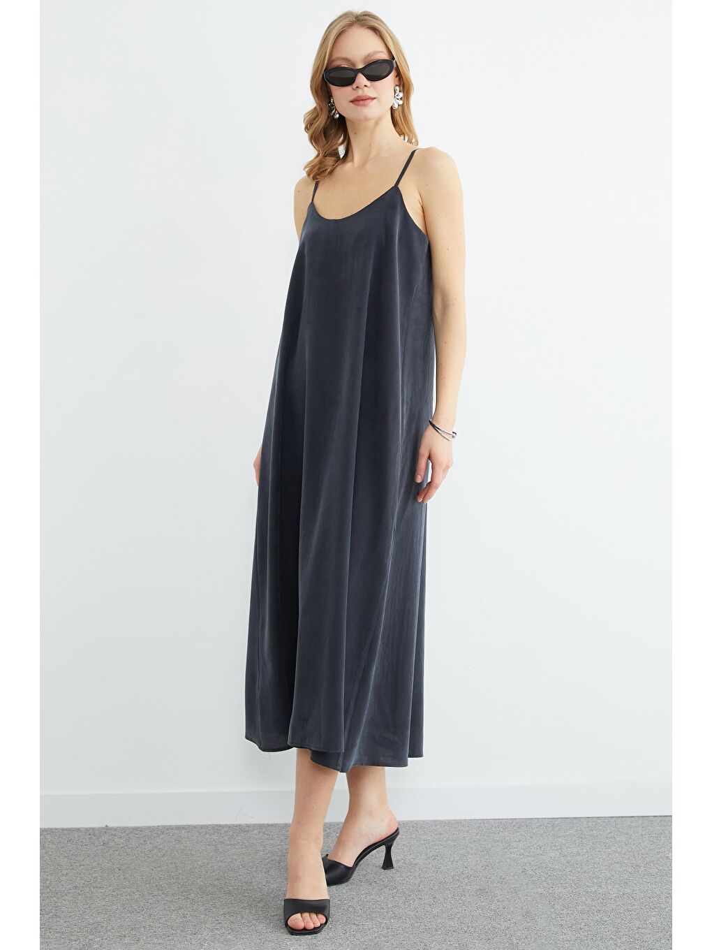 Gri Basic İp Askılı Maxi Boy Elbise-3