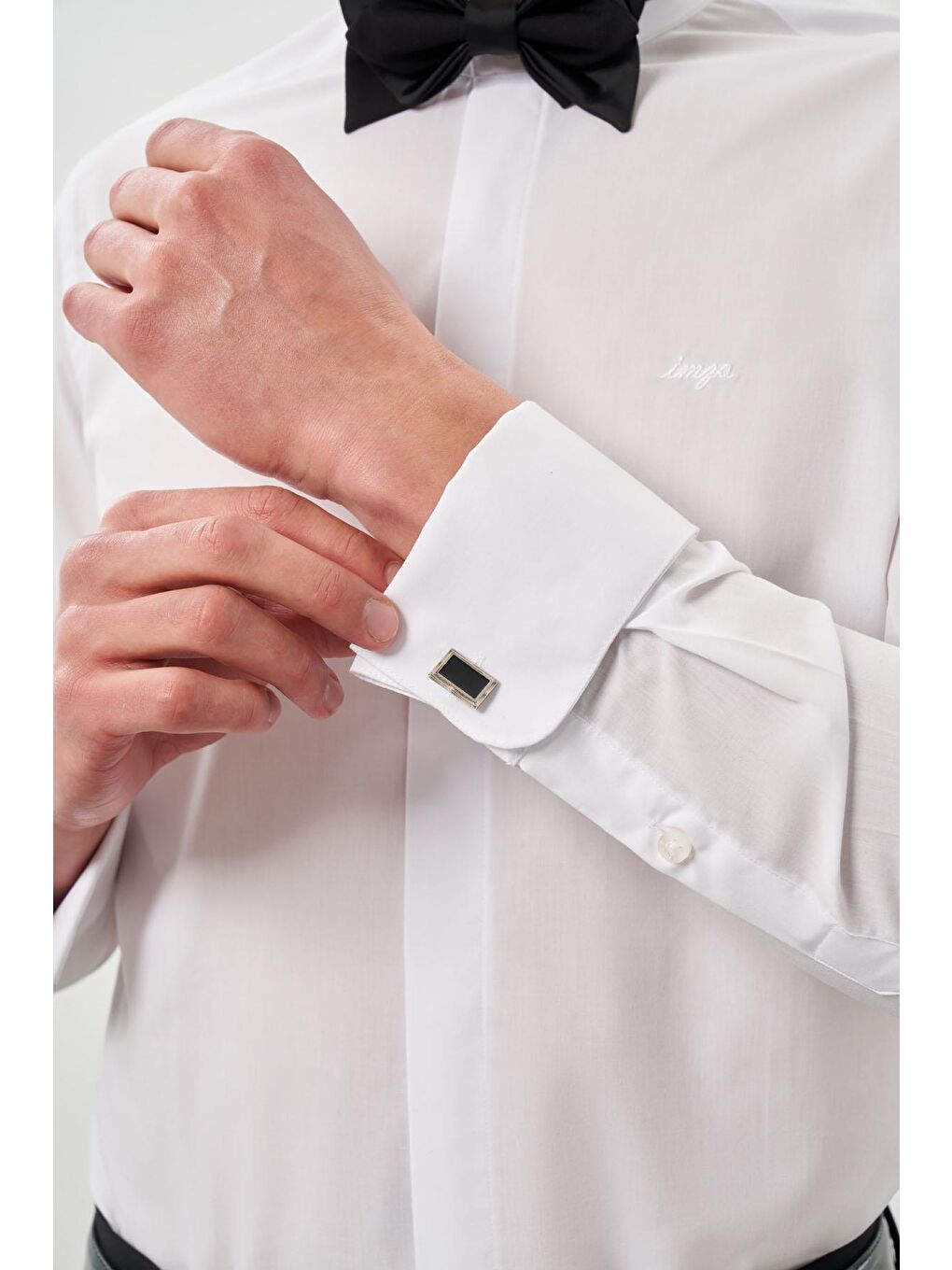 Beyaz Uzun Kol Düz Bez Ayağı Ata Yaka Cepsiz Pamuklu Basic Slim Fit Gömlek 1004250060_600-3