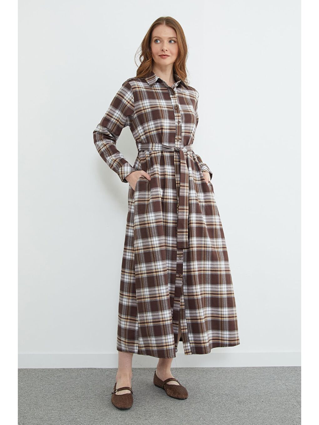 Kahverengi Fullamodest Ekose Desenli Düğmeli Elbise