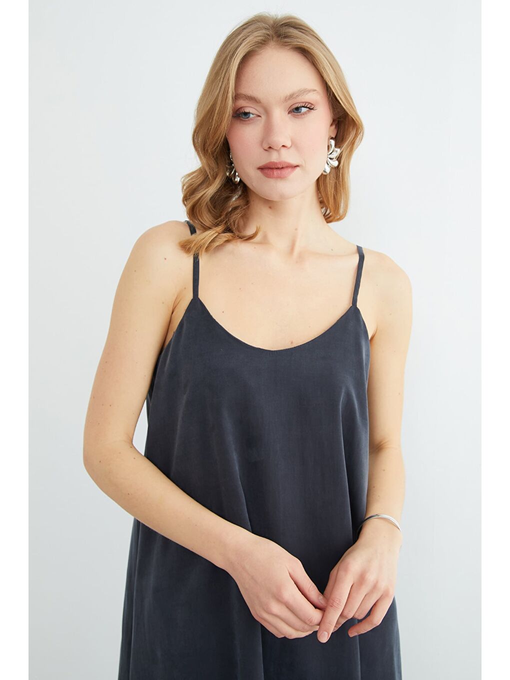 Gri Basic İp Askılı Maxi Boy Elbise-4