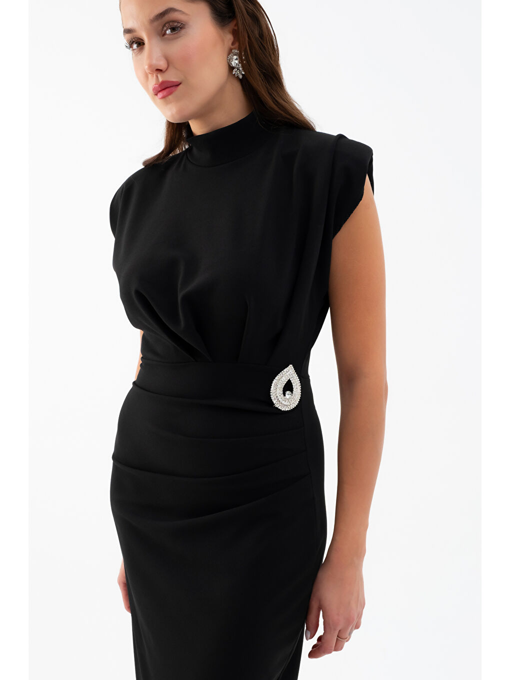 Kadın Siyah Aksesuar Detay Vatkalı Midi Elbise-3