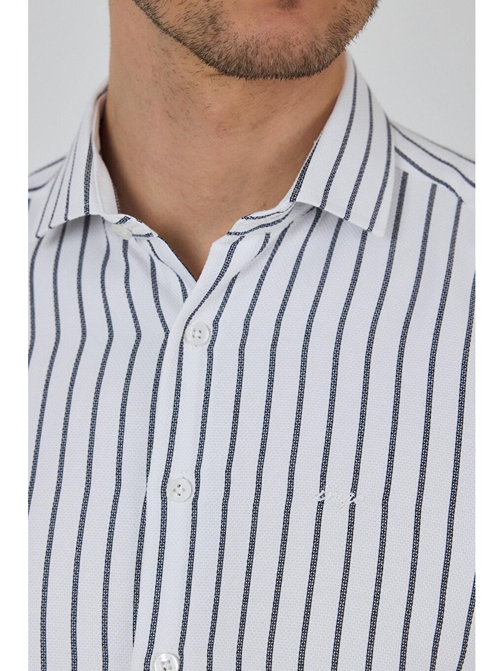 Siyah Yarım İtalyan Yaka Çizgili Desen Casual Slim Fit Gömlek 1004250216-1