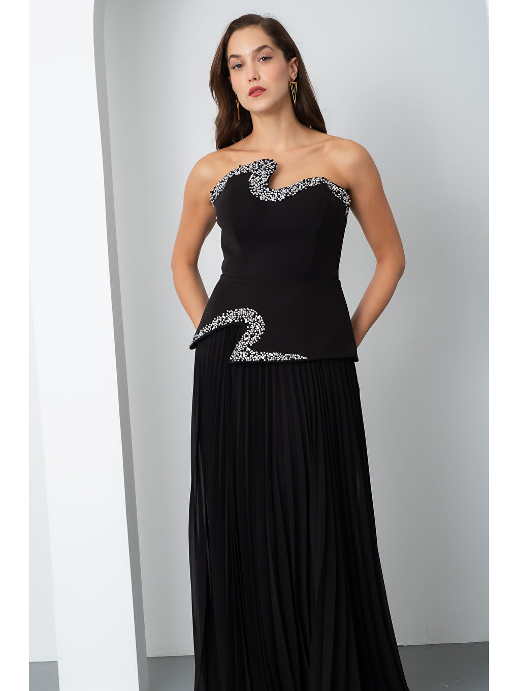 Kadın Siyah Straplez Yaka Taşlı Piliseli Uzun Abiye Elbise-2