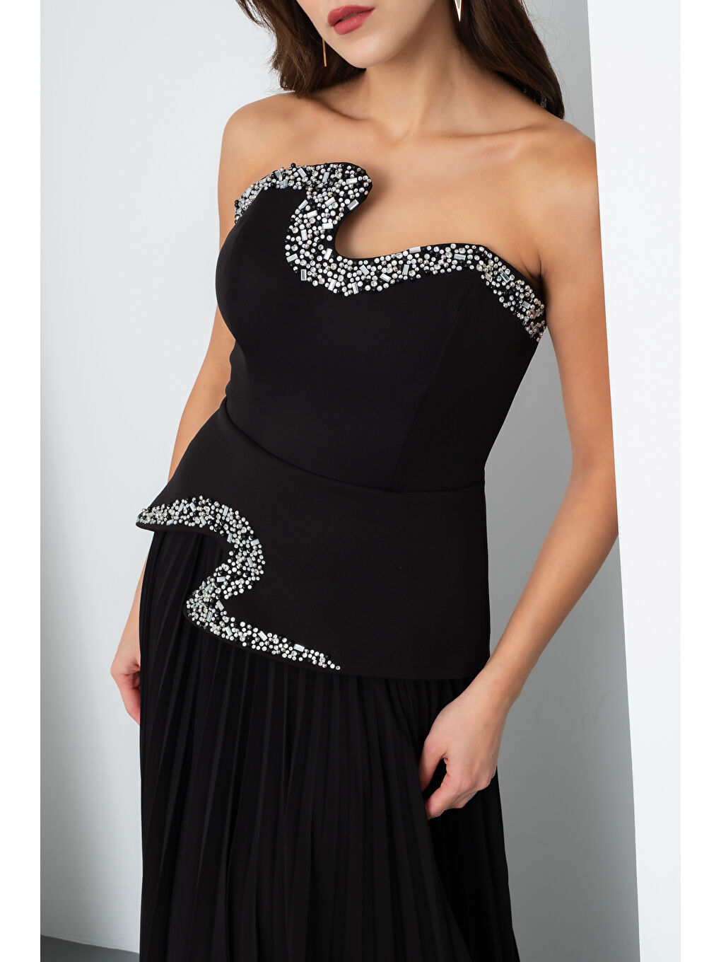 Kadın Siyah Straplez Yaka Taşlı Piliseli Uzun Abiye Elbise-3