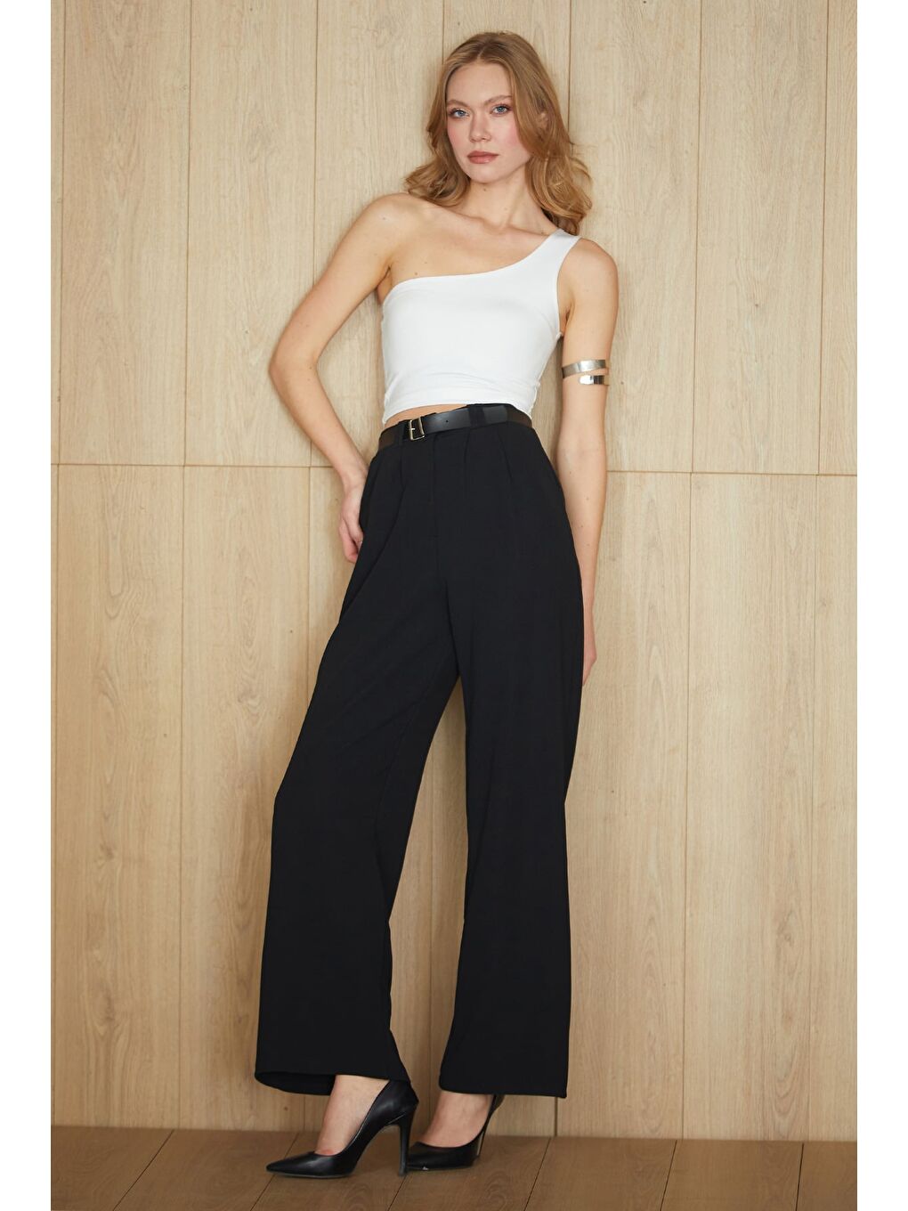 Siyah Kemer Detaylı Pileli Palazzo Pantolon-1