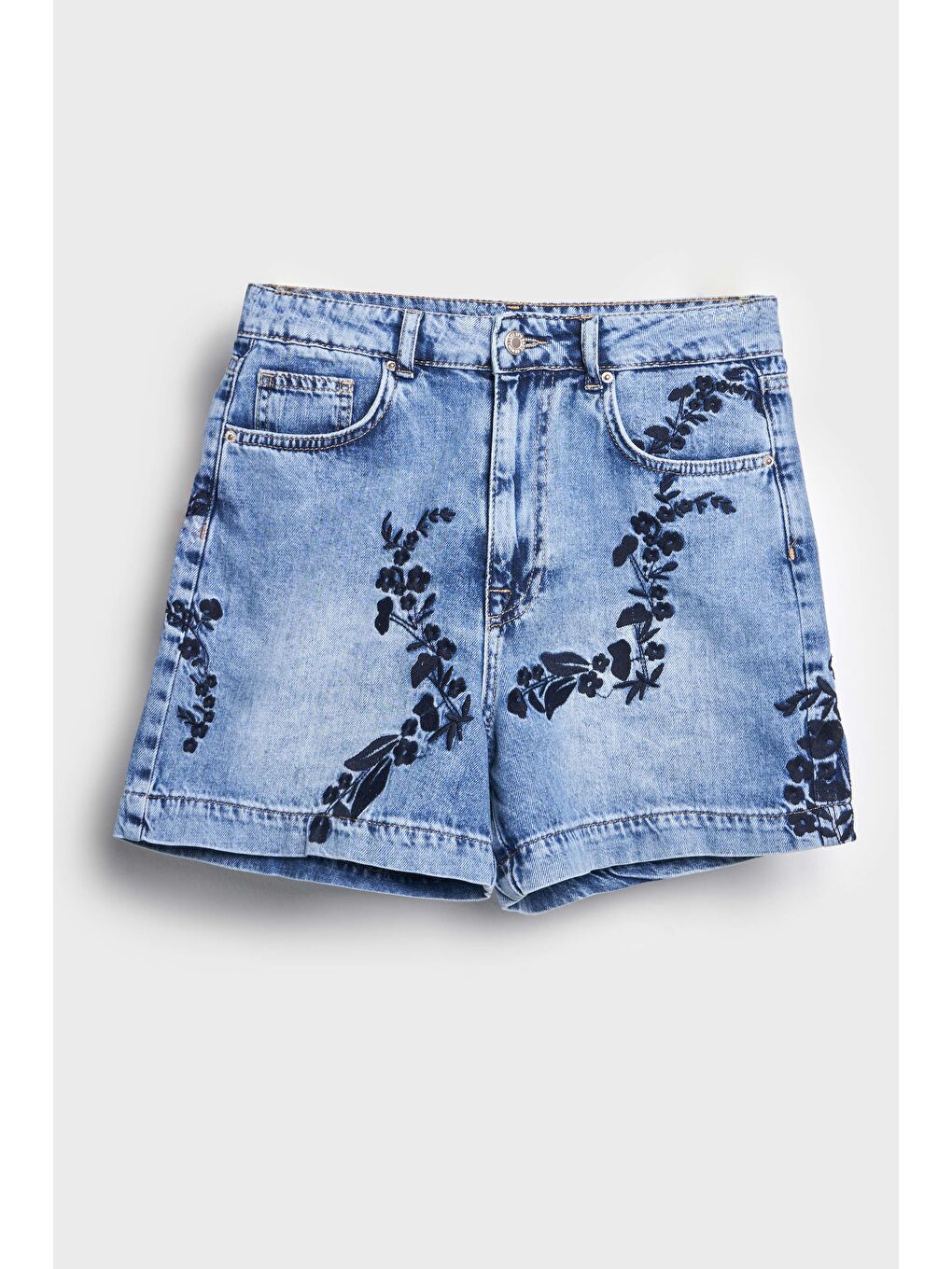 Kadın Jean Rengi 4S5-27 Mavi Çiçek Nakışlı Mom Fit %100 Pamuk Denim Şort-1