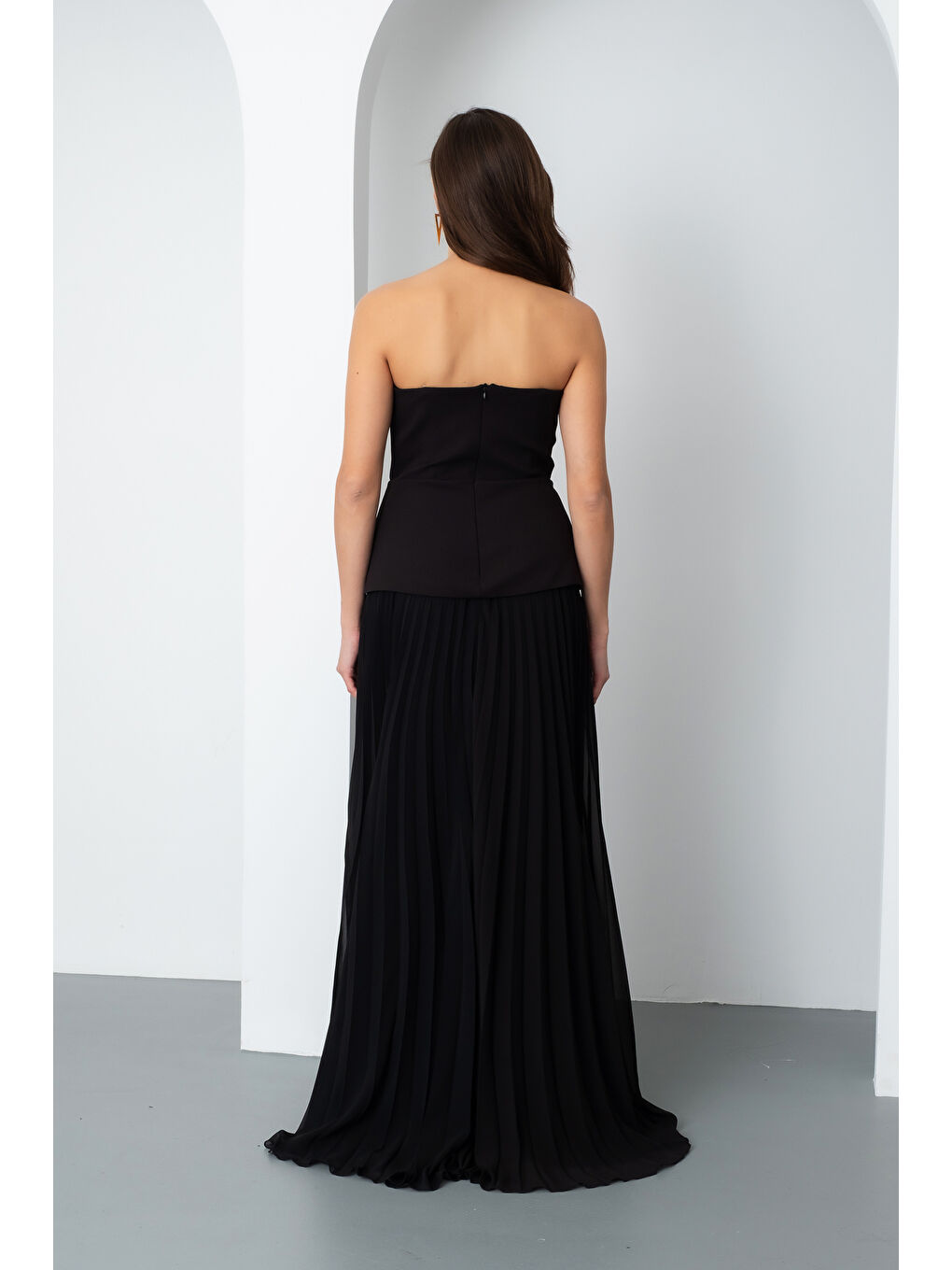 Kadın Siyah Straplez Yaka Taşlı Piliseli Uzun Abiye Elbise-5