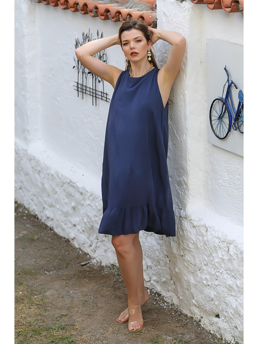 İtalyan Lacivert Boyundan Bağlamalı Eteği Fırfırlı Dokuma Casual Viskon Elbise-1