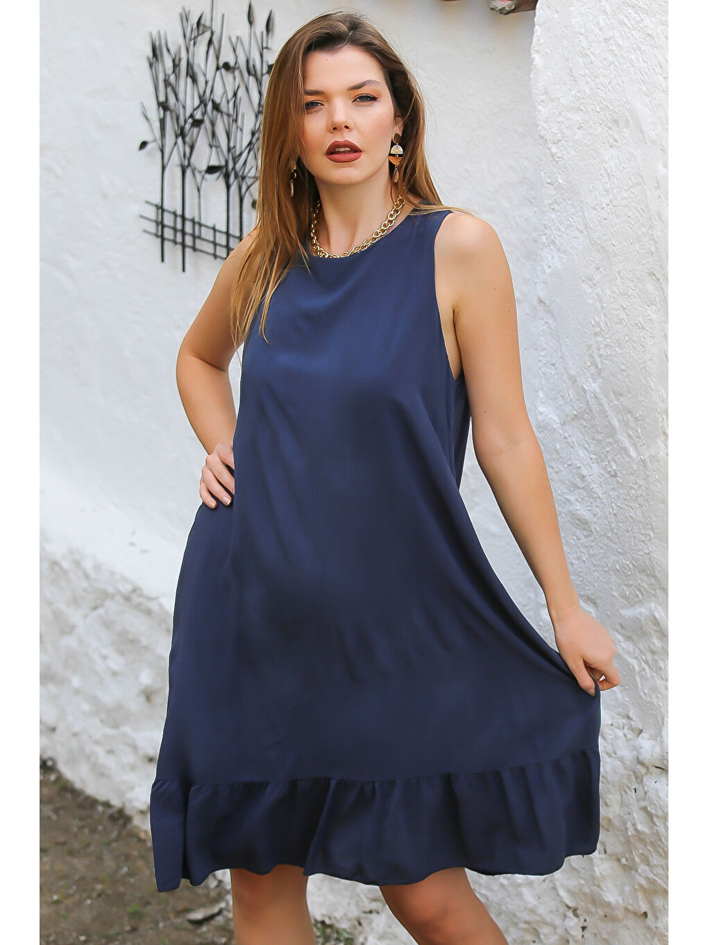 İtalyan Lacivert Boyundan Bağlamalı Eteği Fırfırlı Dokuma Casual Viskon Elbise-3