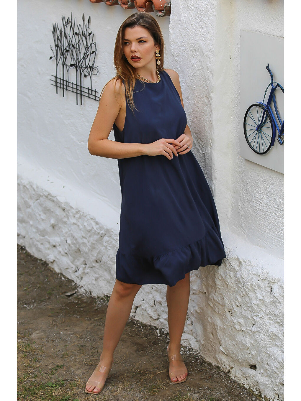 İtalyan Lacivert Boyundan Bağlamalı Eteği Fırfırlı Dokuma Casual Viskon Elbise-4