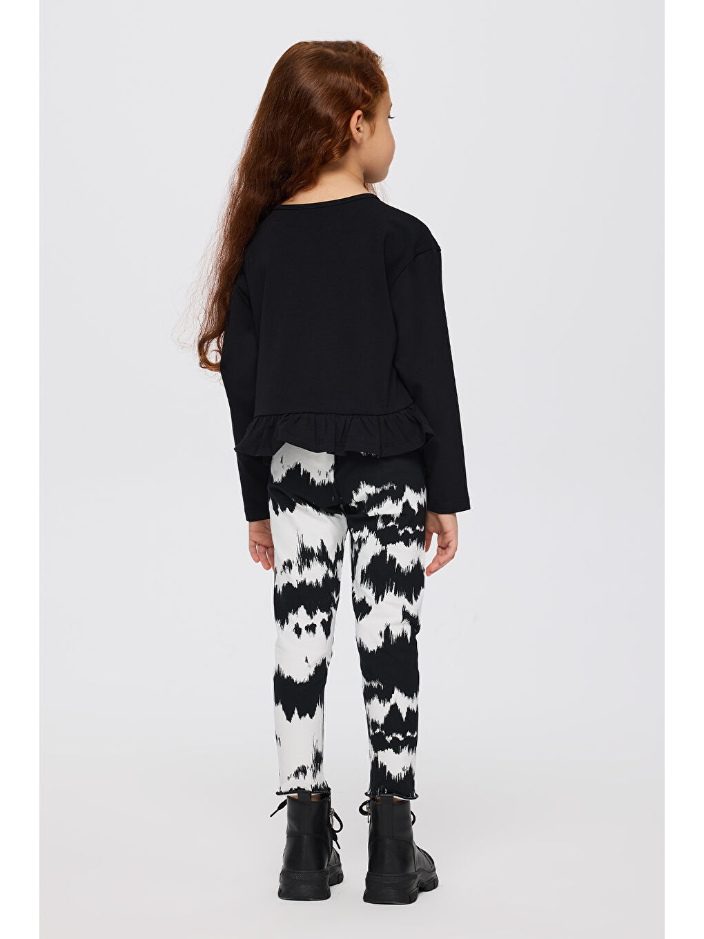 Kız Çocuk Etek Ucu Fırfırlı Uzun Kollu Siyah Tişört-1